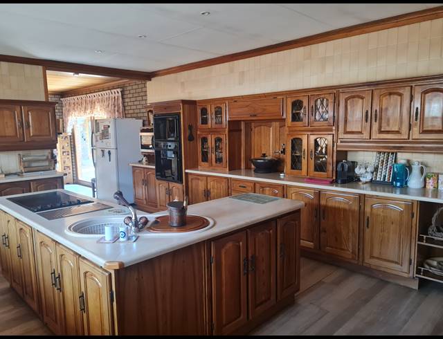 5 BEDROOM HOUSE FOR SALE IN KENLEAF